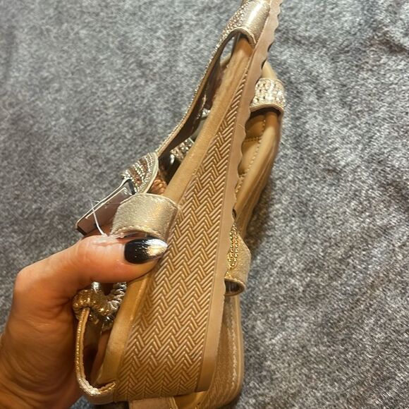 Cherokee Sparkling Gold Sandals NWT Size 10 - Picture 6 of 7